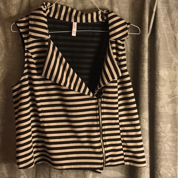 Xhilaration Tops - Xhilaration XXL cream and black zipper vest.